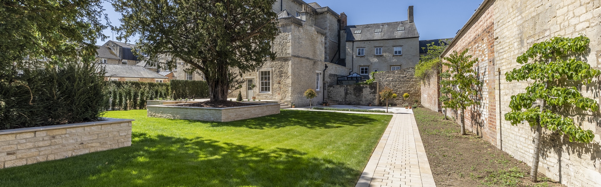 Cotswold-Ciren-Garden